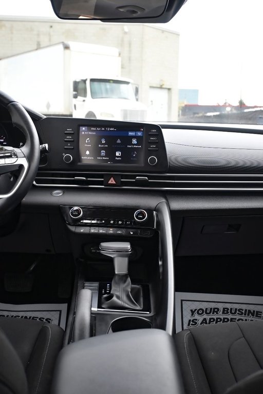 2022 Hyundai Elantra PREFERRED in Mississauga, Ontario - 8 - w1024h768px