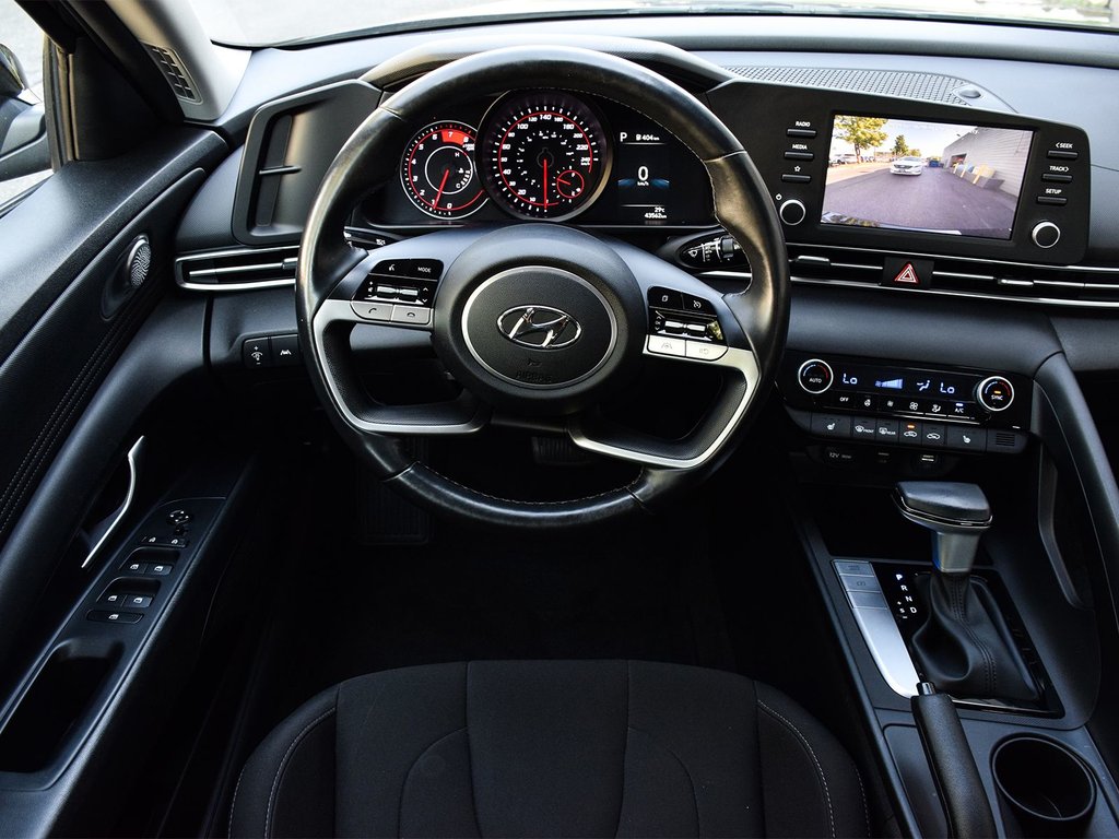 2022 Hyundai Elantra Preferred in Mississauga, Ontario - 18 - w1024h768px