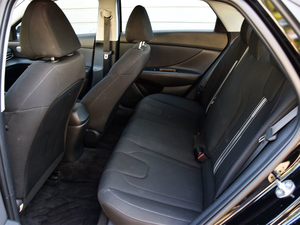 2022 Hyundai Elantra Preferred in Mississauga, Ontario - 12 - w1024h768px