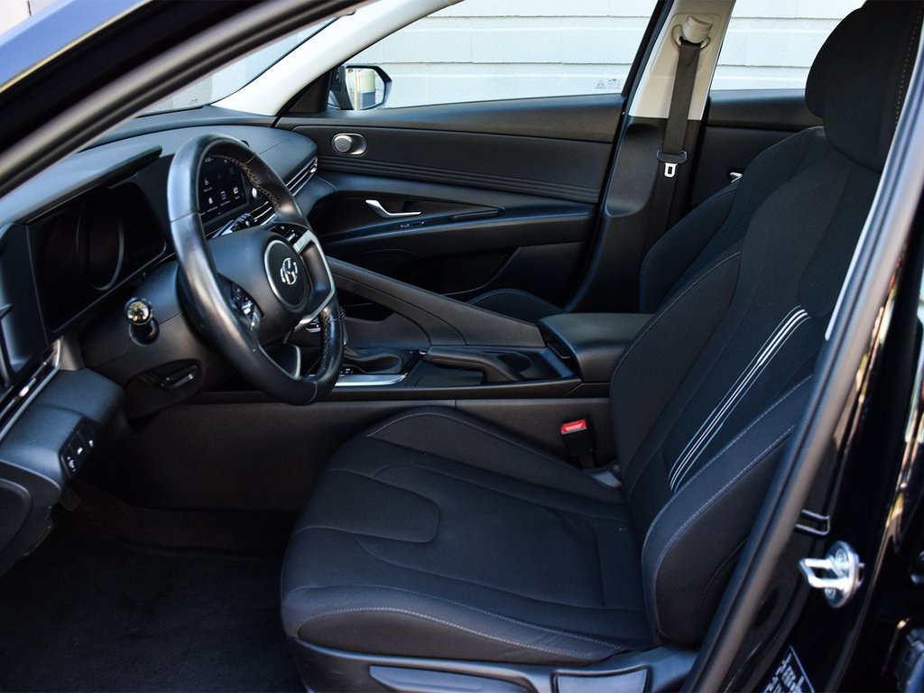 2022 Hyundai Elantra Preferred in Mississauga, Ontario - 8 - w1024h768px