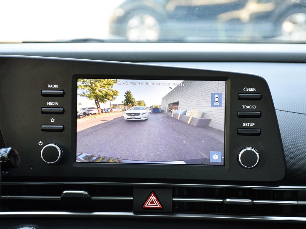 2022 Hyundai Elantra Preferred in Mississauga, Ontario - 17 - w1024h768px