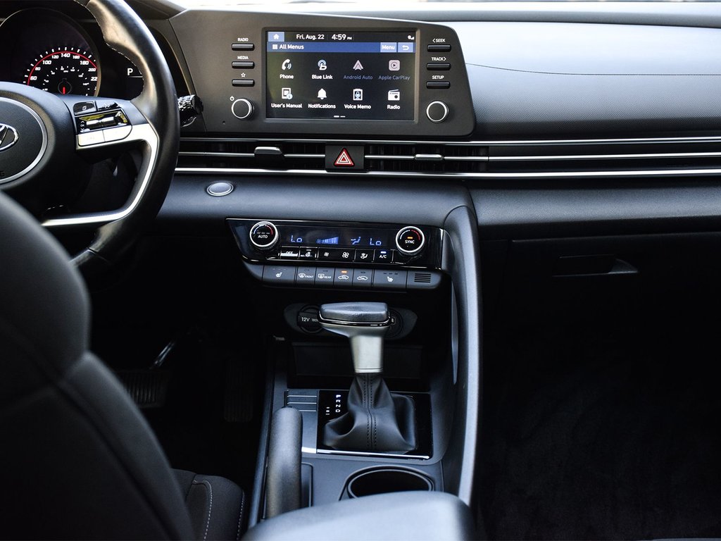 2022 Hyundai Elantra Preferred in Mississauga, Ontario - 14 - w1024h768px