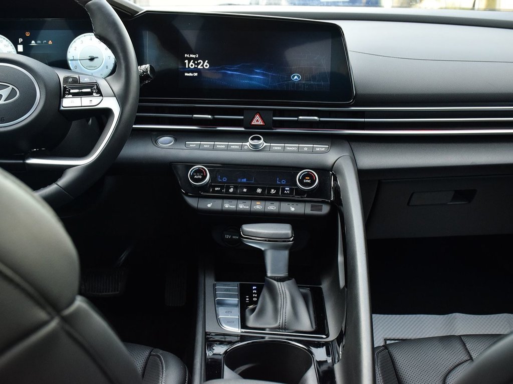 2024 Hyundai Elantra LUXURY in Mississauga, Ontario - 15 - w1024h768px