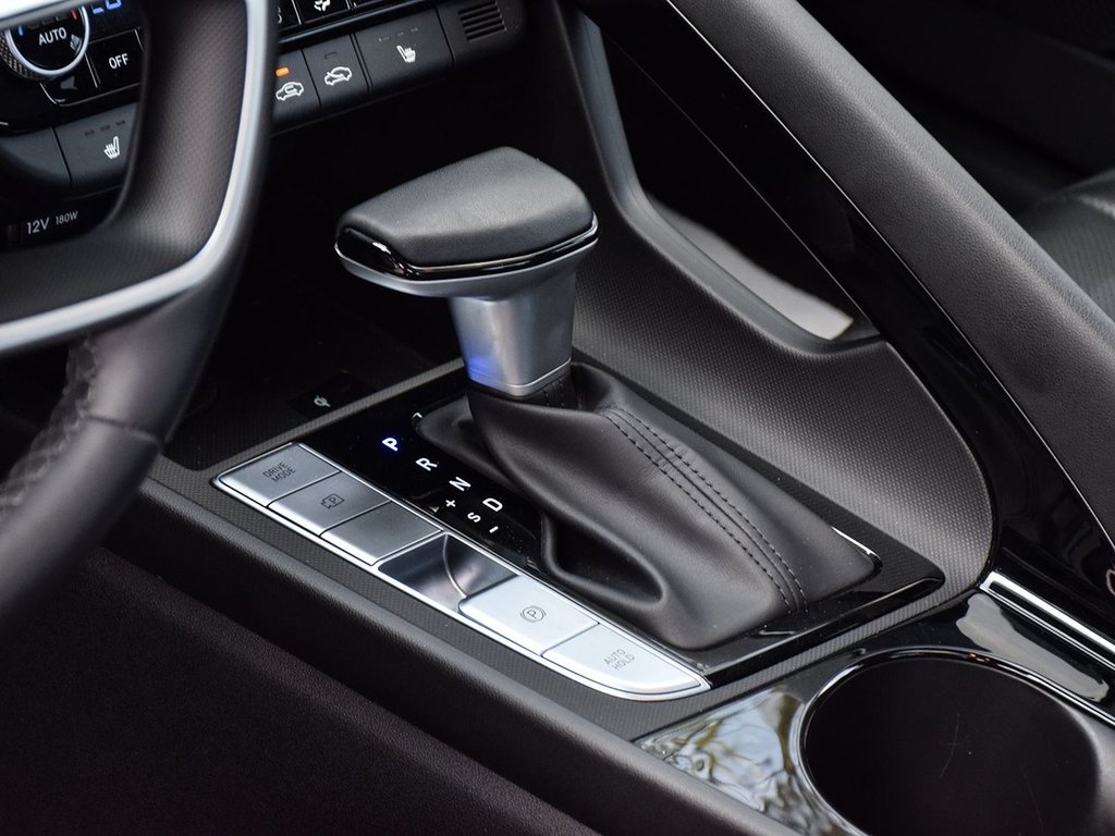 2024 Hyundai Elantra LUXURY in Mississauga, Ontario - 10 - w1024h768px