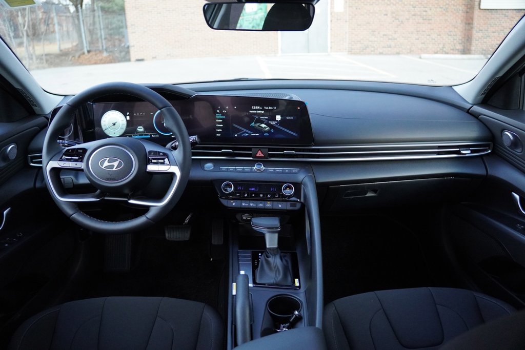 2025 Hyundai Elantra PREFERRED WITH SUN TECH in Mississauga, Ontario - 10 - w1024h768px
