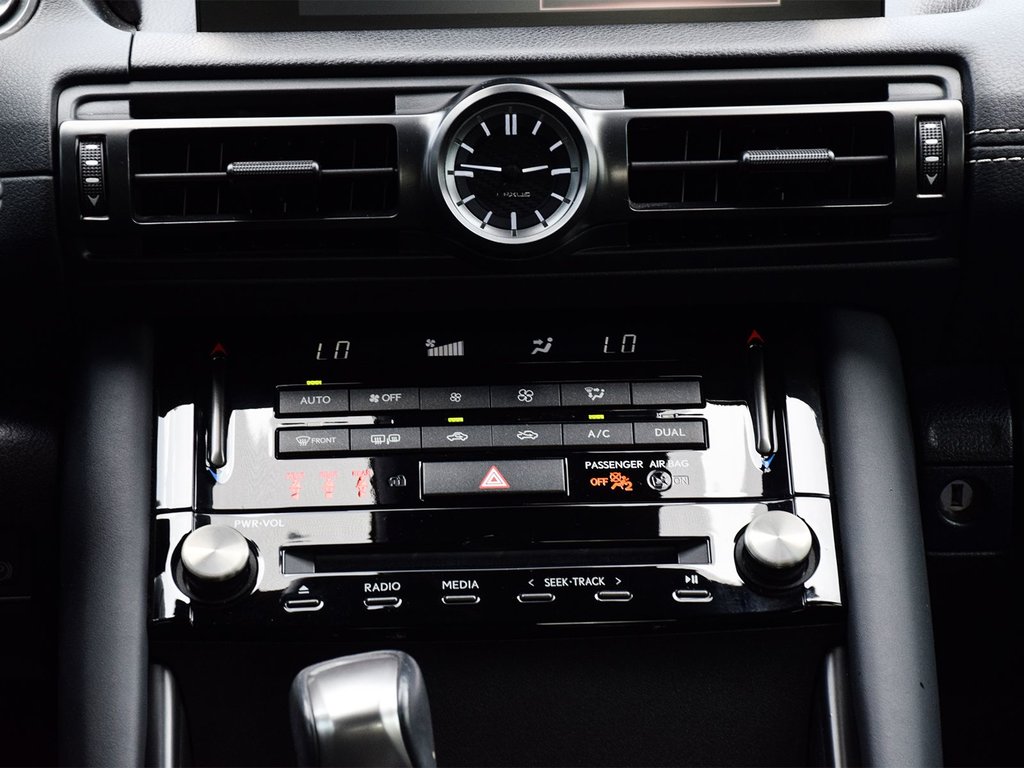 2023 Lexus IS 300 in Mississauga, Ontario - 17 - w1024h768px