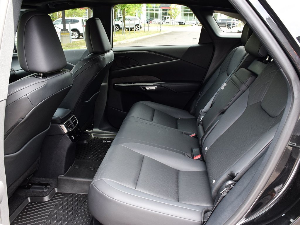 2024 Lexus RX 350h in Mississauga, Ontario - 12 - w1024h768px