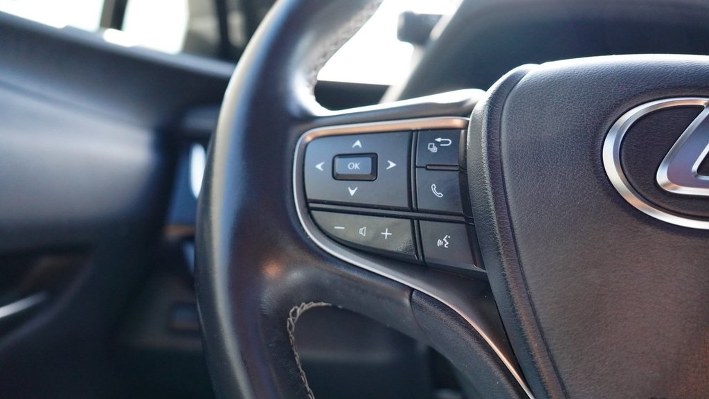 2022 Lexus UX 250H in Mississauga, Ontario - 15 - w1024h768px