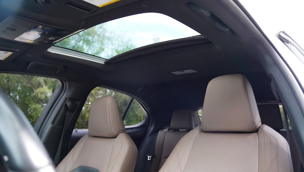 2023 Lexus UX 250H in Mississauga, Ontario - 14 - w1024h768px