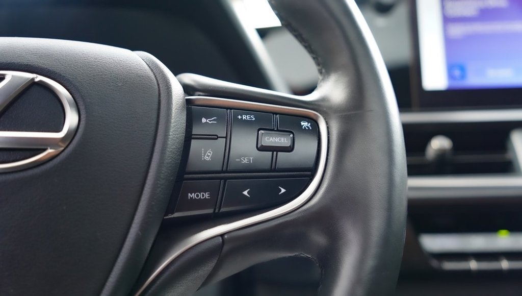 2023 Lexus UX 250H in Mississauga, Ontario - 16 - w1024h768px