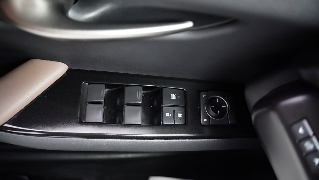 2023 Lexus UX 250H in Mississauga, Ontario - 18 - w1024h768px