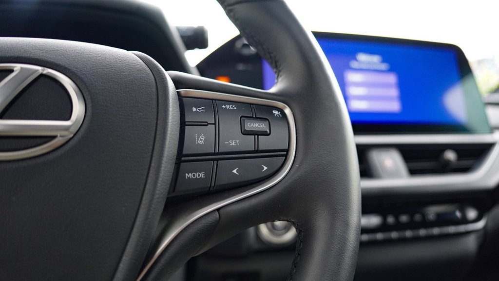 2023 Lexus UX 250H in Mississauga, Ontario - 16 - w1024h768px