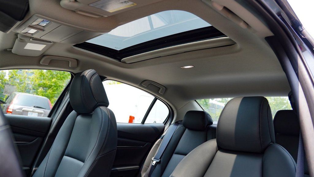2023 Mazda 3 GS in Mississauga, Ontario - 14 - w1024h768px