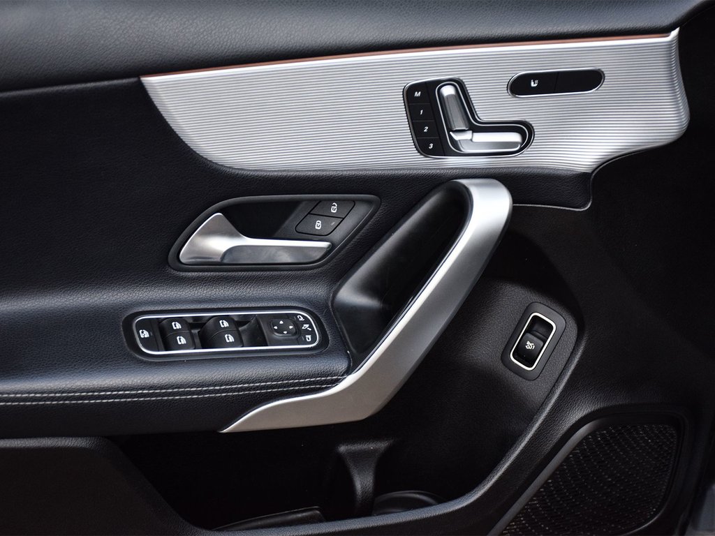 2020 Mercedes-Benz A-Class A 220 in Mississauga, Ontario - 10 - w1024h768px