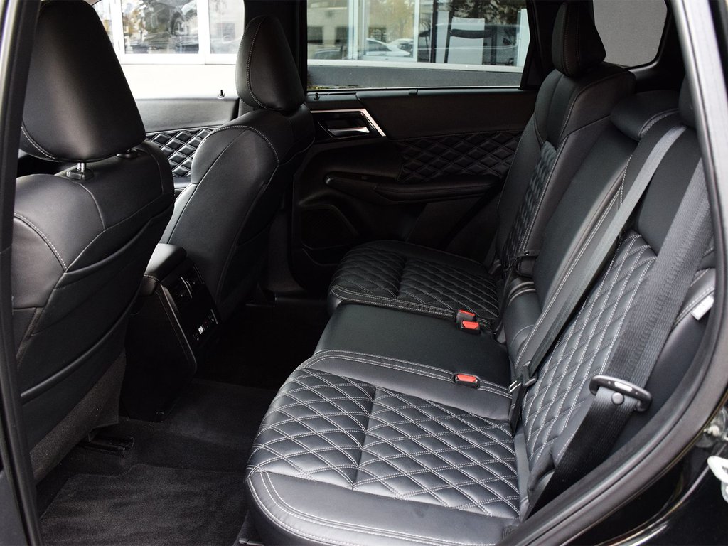 2023 Mitsubishi Outlander GT in Mississauga, Ontario - 11 - w1024h768px