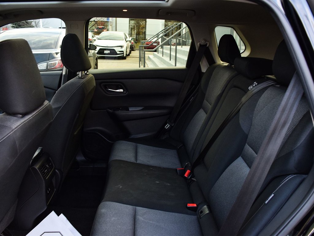 2024 Nissan Rogue SV Moonroof in Mississauga, Ontario - 11 - w1024h768px