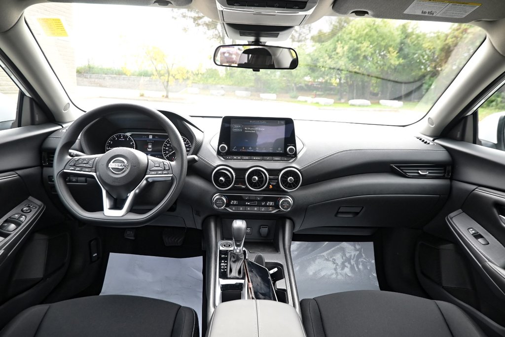 2023 Nissan Sentra SV in Mississauga, Ontario - 9 - w1024h768px