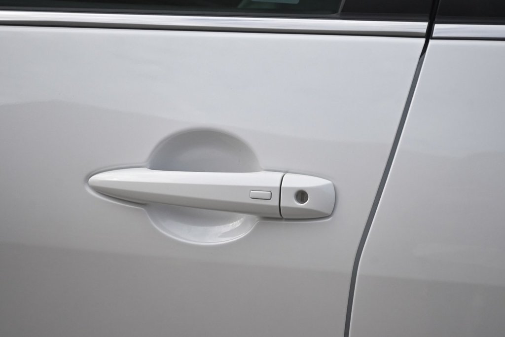 2023 Nissan Sentra SV in Mississauga, Ontario - 22 - w1024h768px