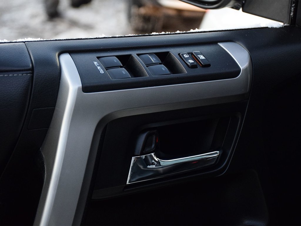 2018 Toyota 4Runner Limited in Mississauga, Ontario - 10 - w1024h768px