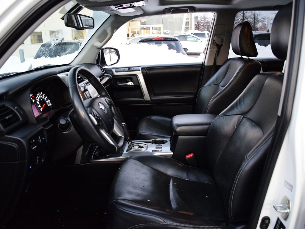 2018 Toyota 4Runner Limited in Mississauga, Ontario - 7 - w1024h768px