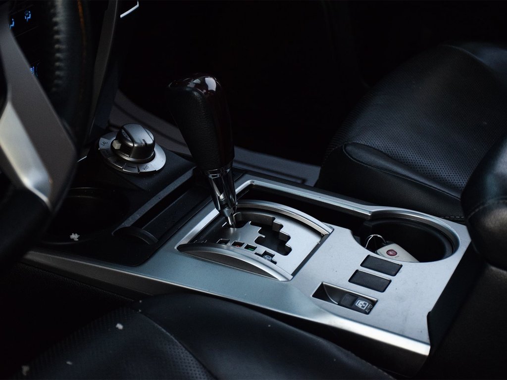 2018 Toyota 4Runner Limited in Mississauga, Ontario - 8 - w1024h768px