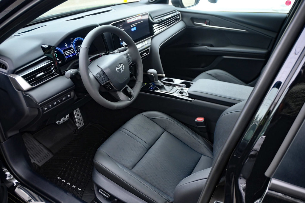 2025 Toyota Camry Hybrid XSE in Mississauga, Ontario - 10 - w1024h768px