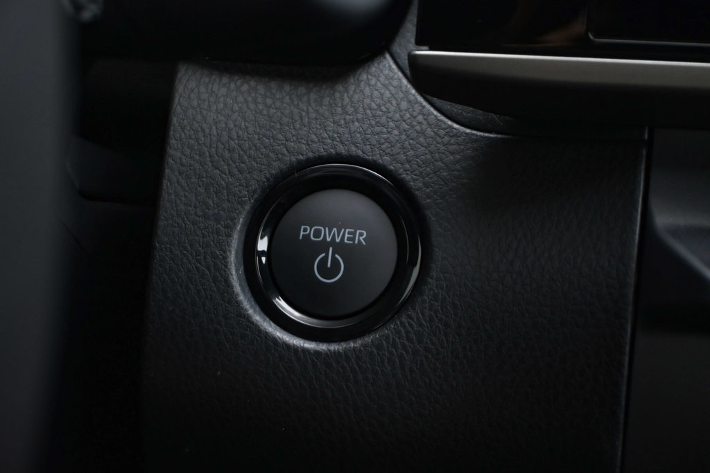 2025 Toyota Camry Hybrid XSE in Mississauga, Ontario - 16 - w1024h768px