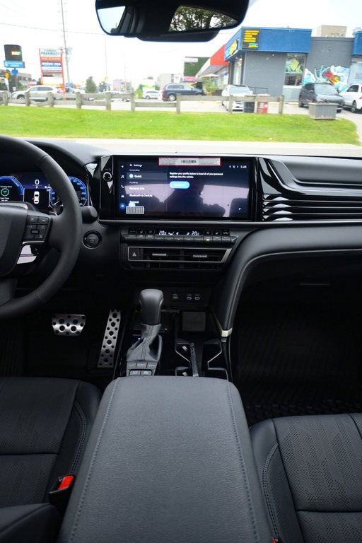 2025 Toyota Camry Hybrid XSE in Mississauga, Ontario - 7 - w1024h768px