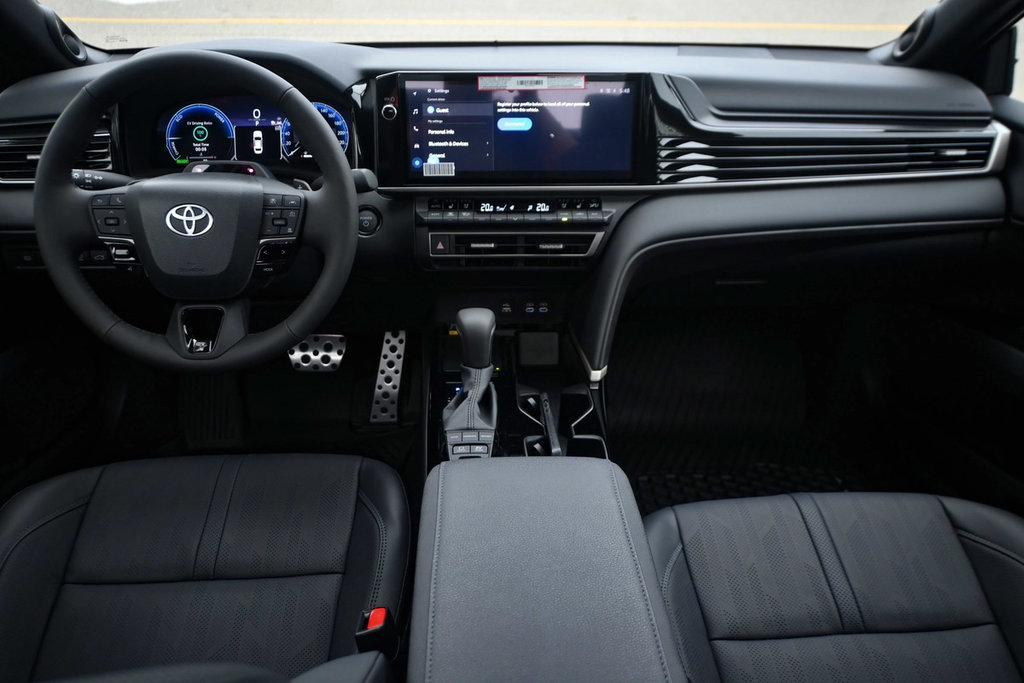 2025 Toyota Camry Hybrid XSE in Mississauga, Ontario - 6 - w1024h768px