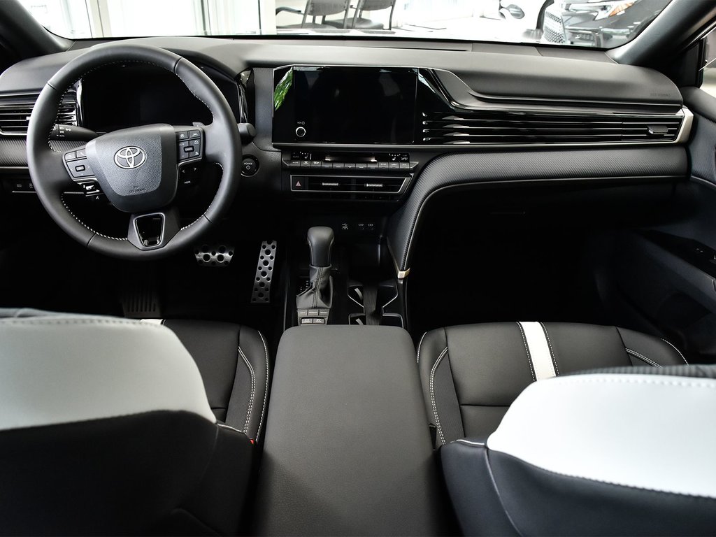 2025 Toyota Camry Hybrid SE FWD in Mississauga, Ontario - 12 - w1024h768px