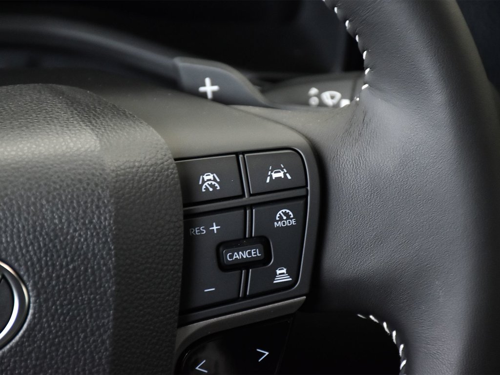 2025 Toyota Camry Hybrid SE FWD in Mississauga, Ontario - 17 - w1024h768px
