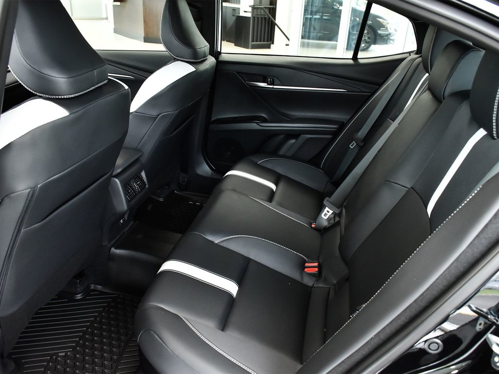 2025 Toyota Camry Hybrid SE FWD in Mississauga, Ontario - 11 - w1024h768px