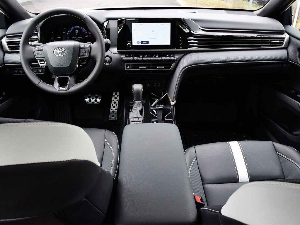2025 Toyota Camry Hybrid SE Upgrade FWD in Mississauga, Ontario - 13 - w1024h768px