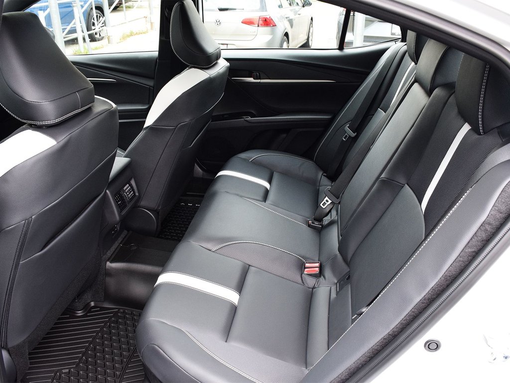 2025 Toyota Camry Hybrid SE Upgrade FWD in Mississauga, Ontario - 12 - w1024h768px