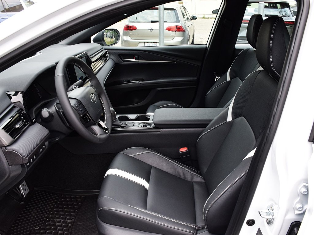 2025 Toyota Camry Hybrid SE Upgrade FWD in Mississauga, Ontario - 8 - w1024h768px