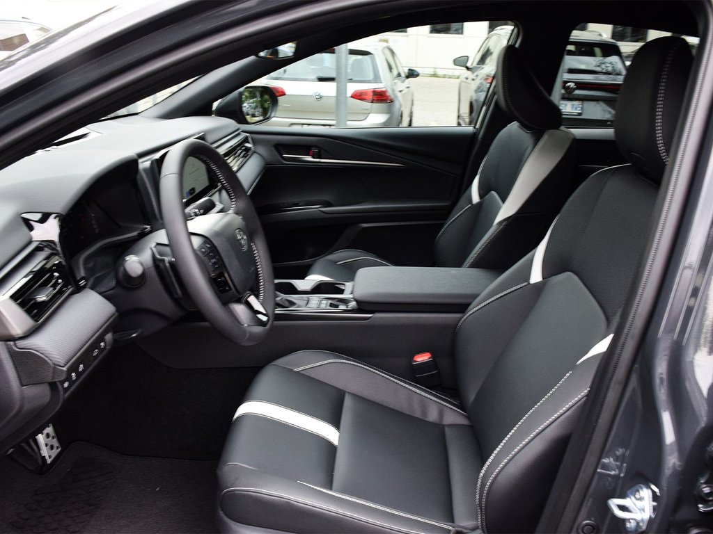 2025 Toyota Camry Hybrid SE FWD in Mississauga, Ontario - 8 - w1024h768px