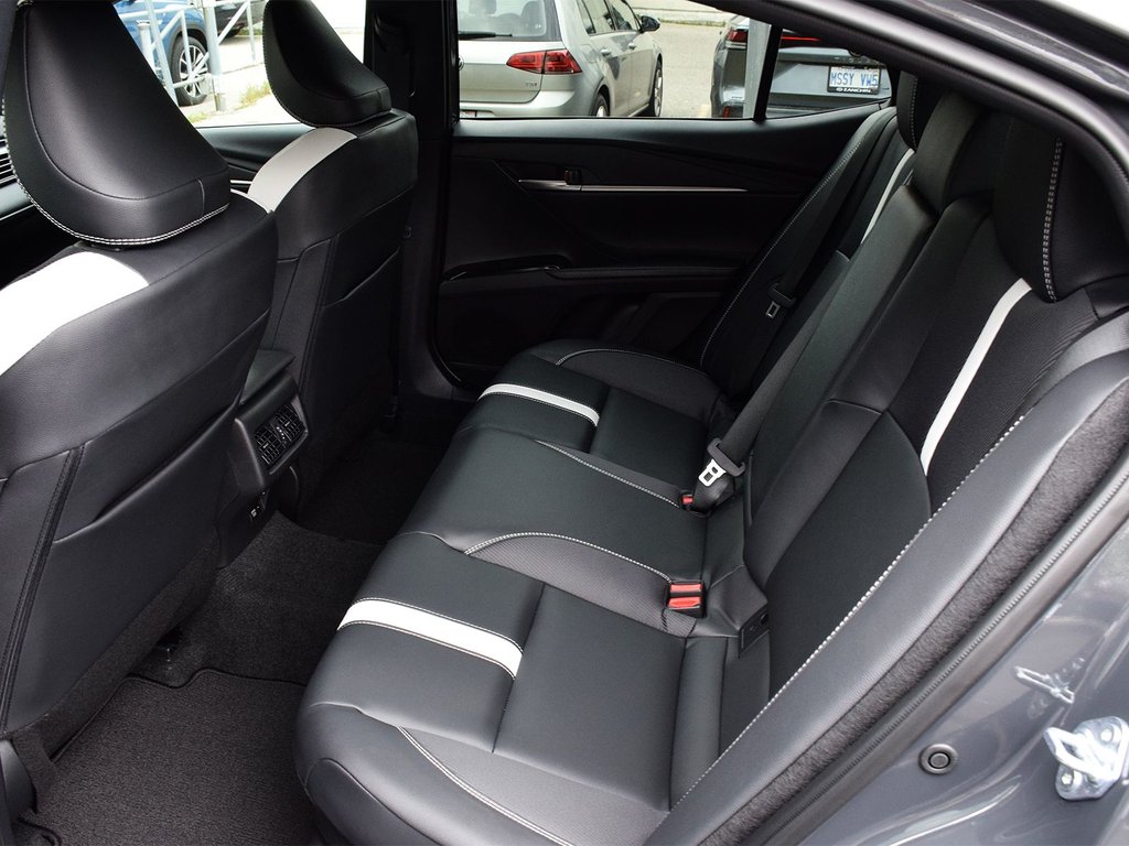 2025 Toyota Camry Hybrid SE FWD in Mississauga, Ontario - 11 - w1024h768px