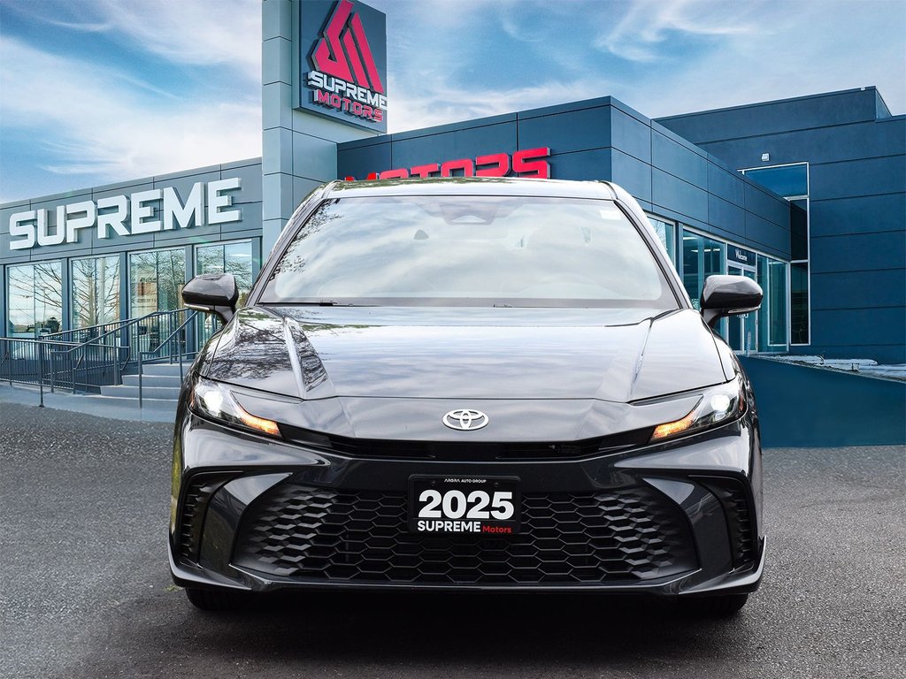 2025 Toyota Camry Hybrid SE FWD in Mississauga, Ontario - 3 - w1024h768px