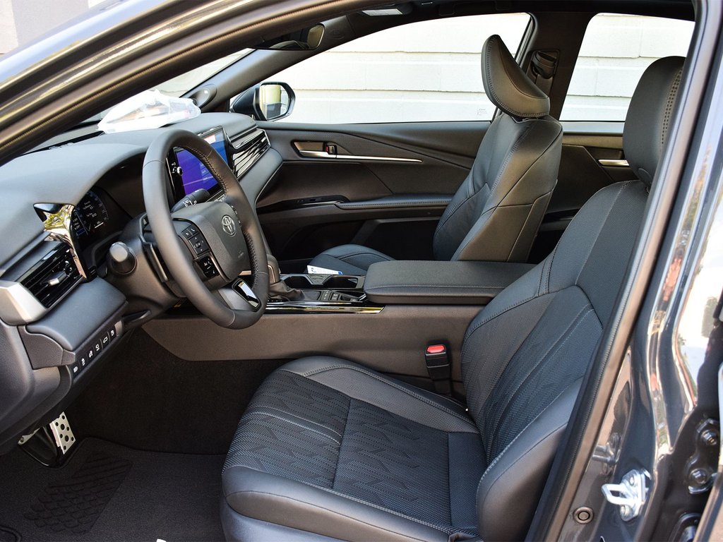 2025 Toyota Camry Hybrid XSE AWD in Mississauga, Ontario - 8 - w1024h768px