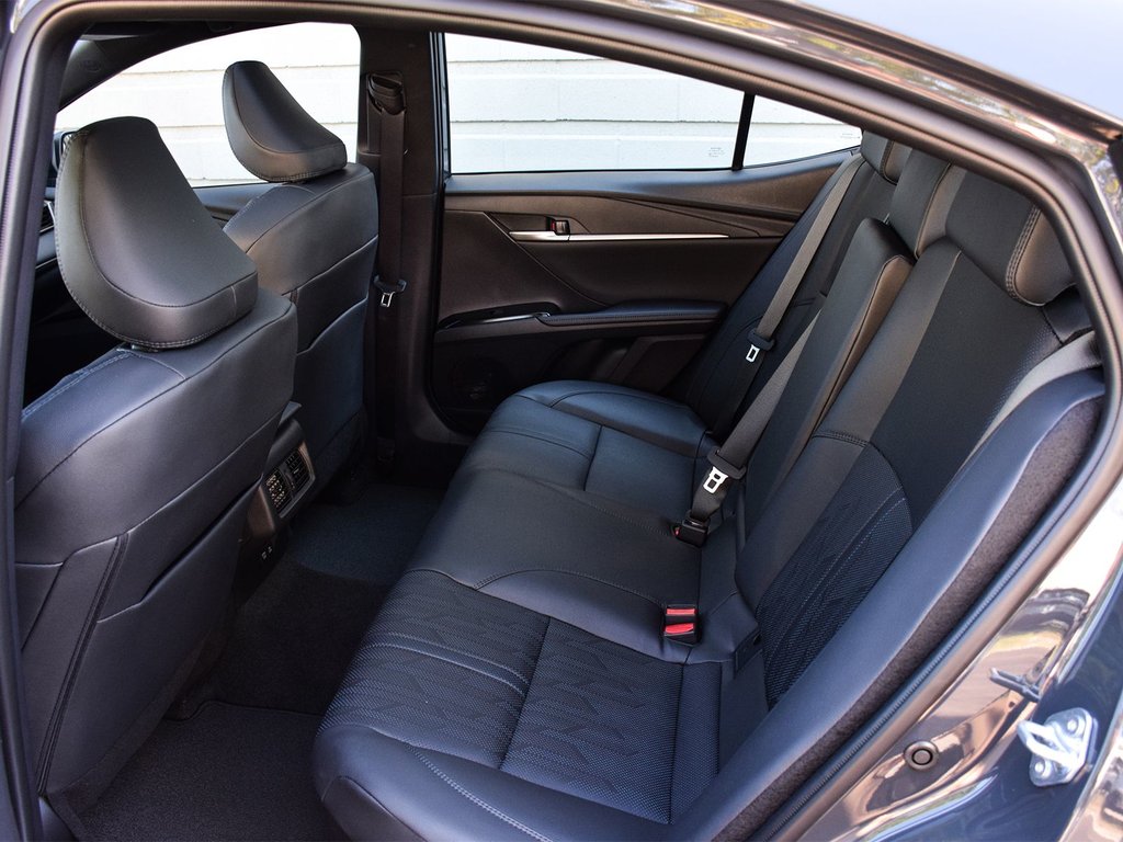 2025 Toyota Camry Hybrid XSE AWD in Mississauga, Ontario - 12 - w1024h768px