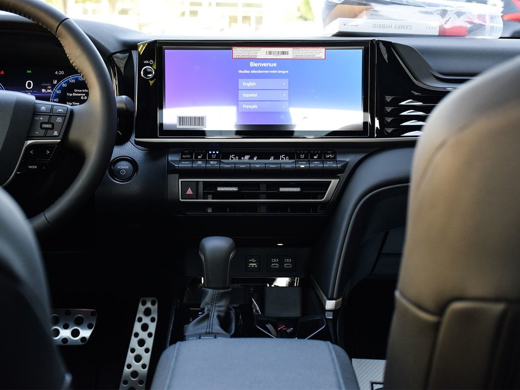 2025 Toyota Camry Hybrid XSE AWD in Mississauga, Ontario - 14 - w1024h768px