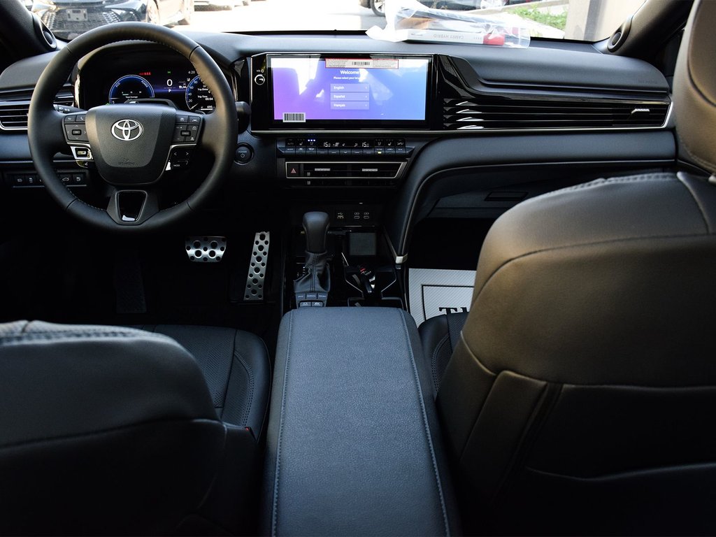 2025 Toyota Camry Hybrid XSE AWD in Mississauga, Ontario - 13 - w1024h768px