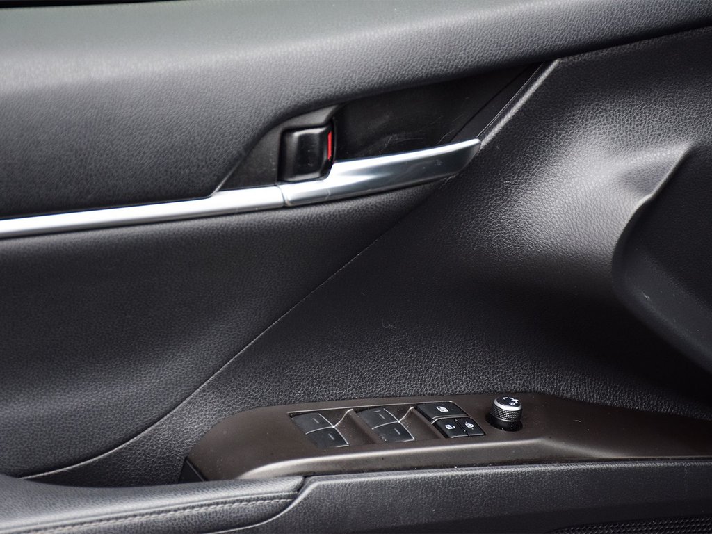 2023 Toyota Camry Hybrid XLE in Mississauga, Ontario - 9 - w1024h768px