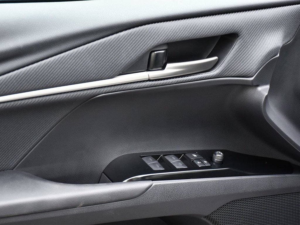 2025 Toyota Camry SE Upgrade in Mississauga, Ontario - 11 - w1024h768px