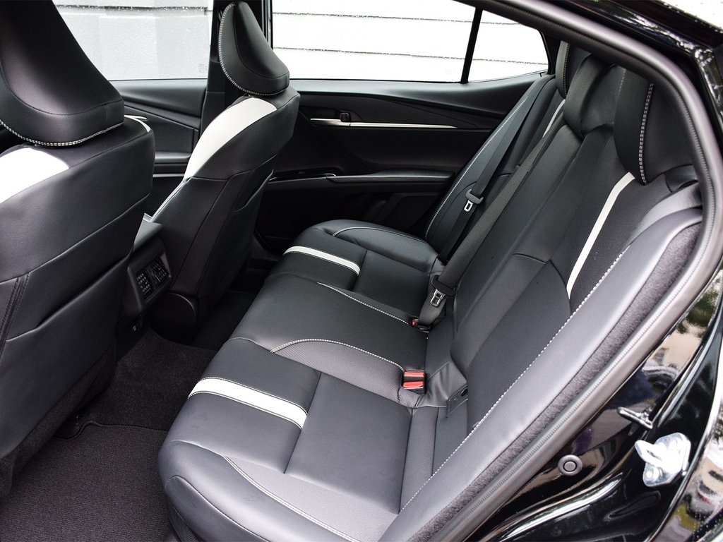 2025 Toyota Camry Hybrid SE Upgrade AWD in Mississauga, Ontario - 12 - w1024h768px