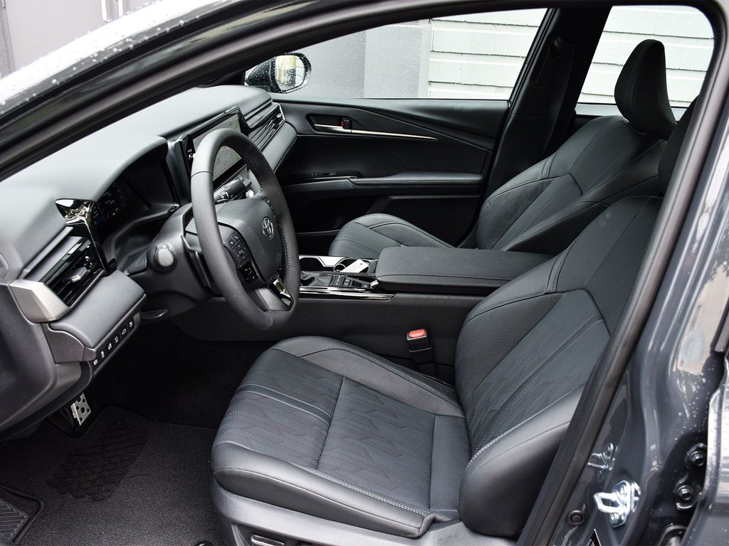 2025 Toyota Camry Hybrid XSE AWD in Mississauga, Ontario - 8 - w1024h768px