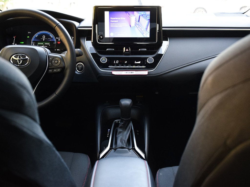 2025 Toyota COROLLA HYBRID SE in Mississauga, Ontario - 14 - w1024h768px