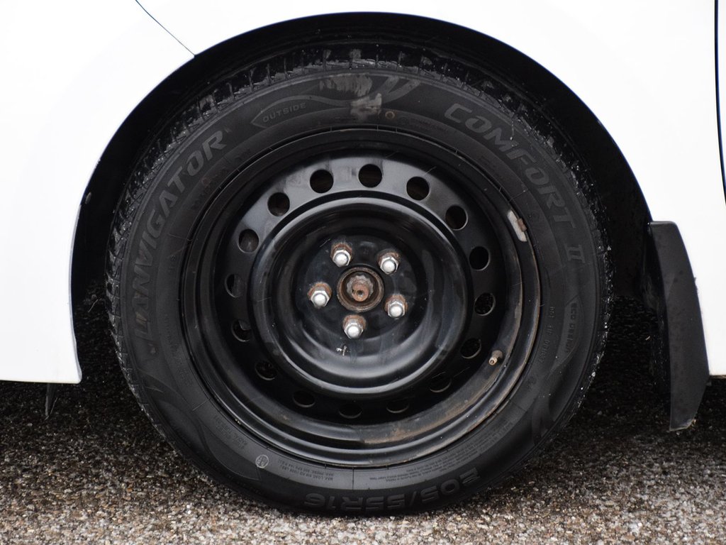 2018 Toyota Corolla LE in Mississauga, Ontario - 4 - w1024h768px