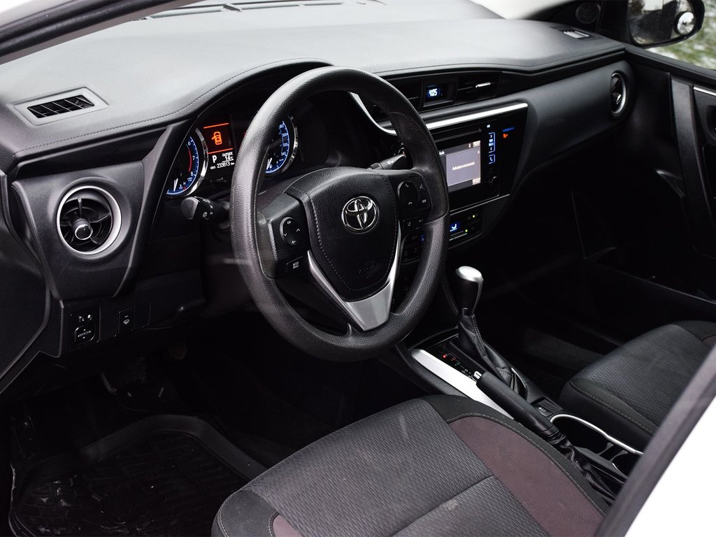 2018 Toyota Corolla LE in Mississauga, Ontario - 5 - w1024h768px