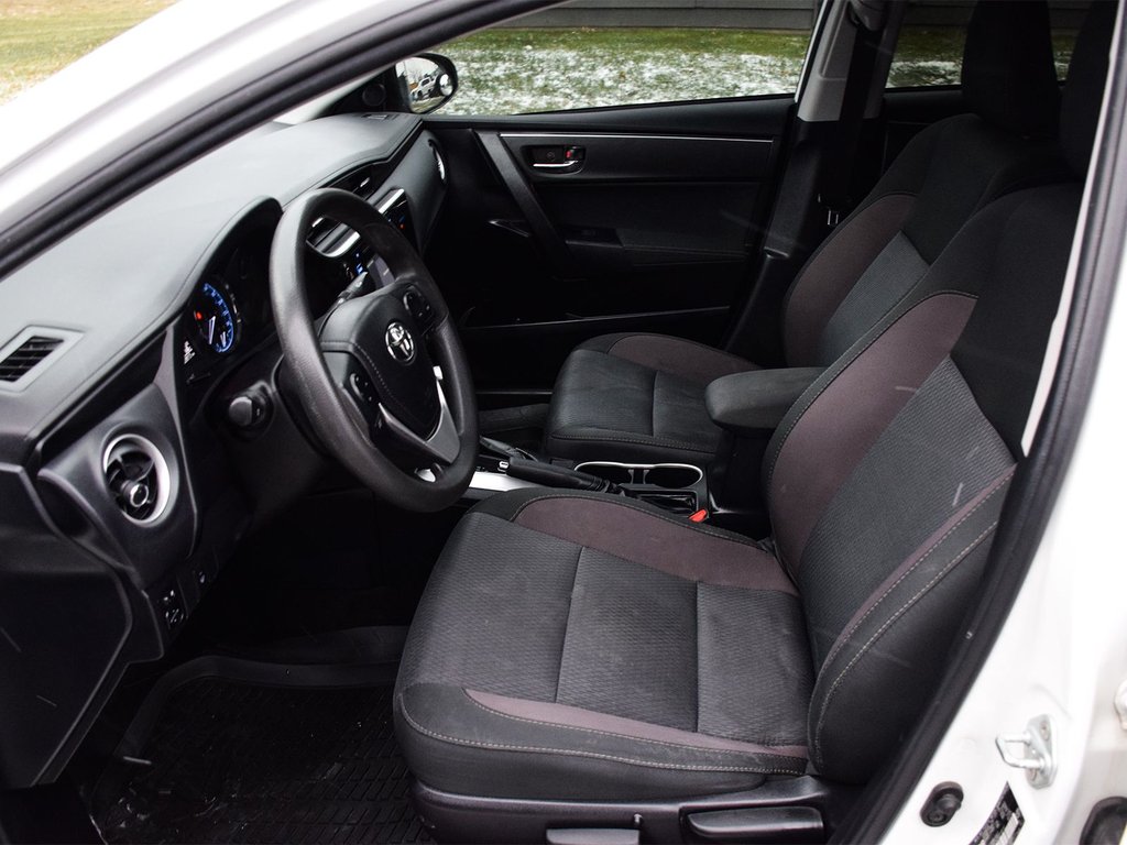 2018 Toyota Corolla LE in Mississauga, Ontario - 6 - w1024h768px